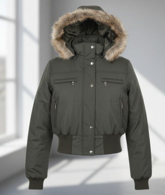 PARKA CON GORRO A LA CINTURA